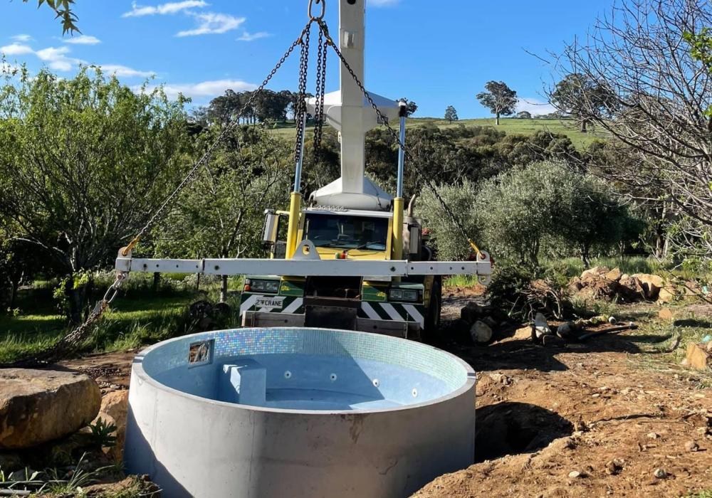 Crane hire for pool installation Mansfield Mansfield Cranes